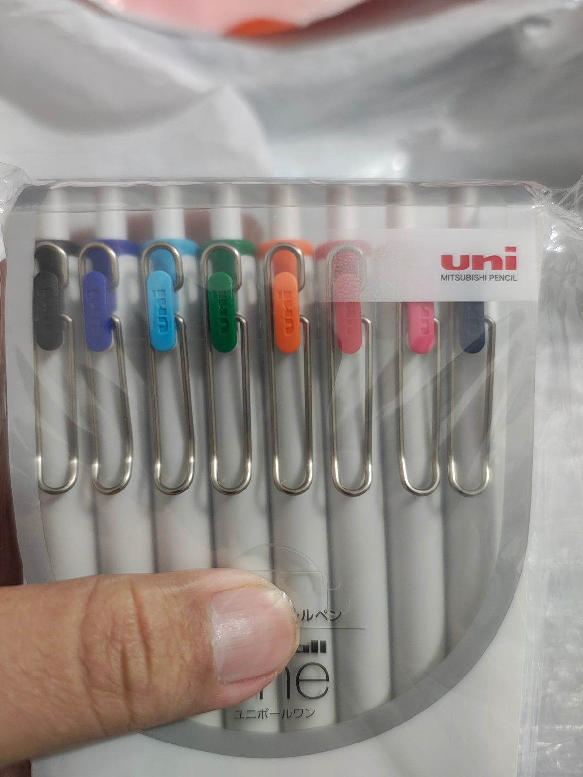 Set de 8 plumas de gel Uni-ball One de 0.38 mm en colores