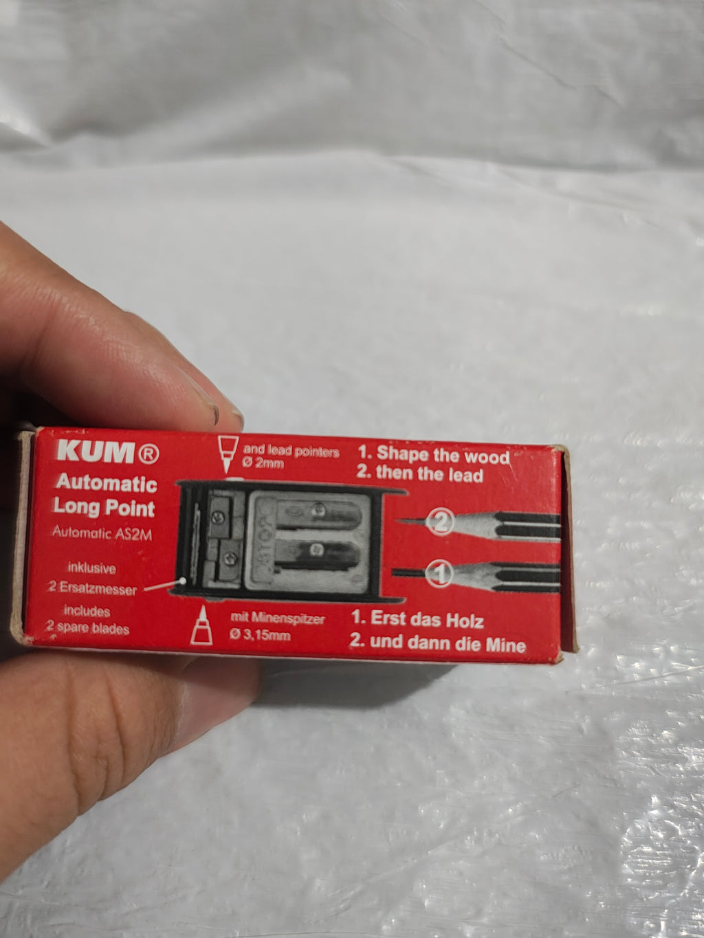 Sacapuntas KUM AS2M en su caja: afila primero la madera y luego la mina