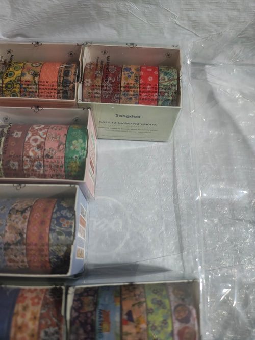 Cajas de cinta washi de 5 rollos con distintos diseños retro